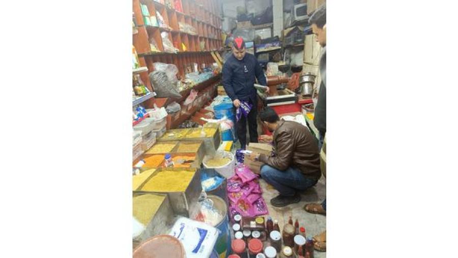 صورة حول : إربد تتلف 112 كيلوغرامًا من مواد غذائية منتهية الصلاحية إربد تتلف 112 كيلوغرامًا من مواد غذائية منتهية الصلاحية