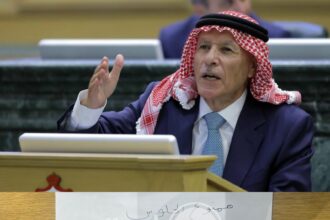 عاجل | ماذا كُتب على مقعد النائب العرموطي بعد دخوله بوعكة صحية؟