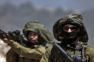 الاحتلال يعتقل ثلاثة فلسطينيين شمالي طولكرم