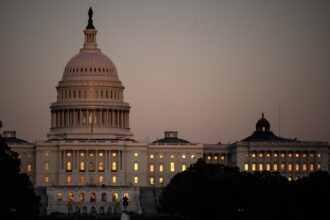 الحكومة الأميركية تنهي الحماية المؤقتة 