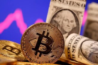 خوف حاد يضرب سوق العملات المشفرة والبيتكوين تهبط بشكل كبير