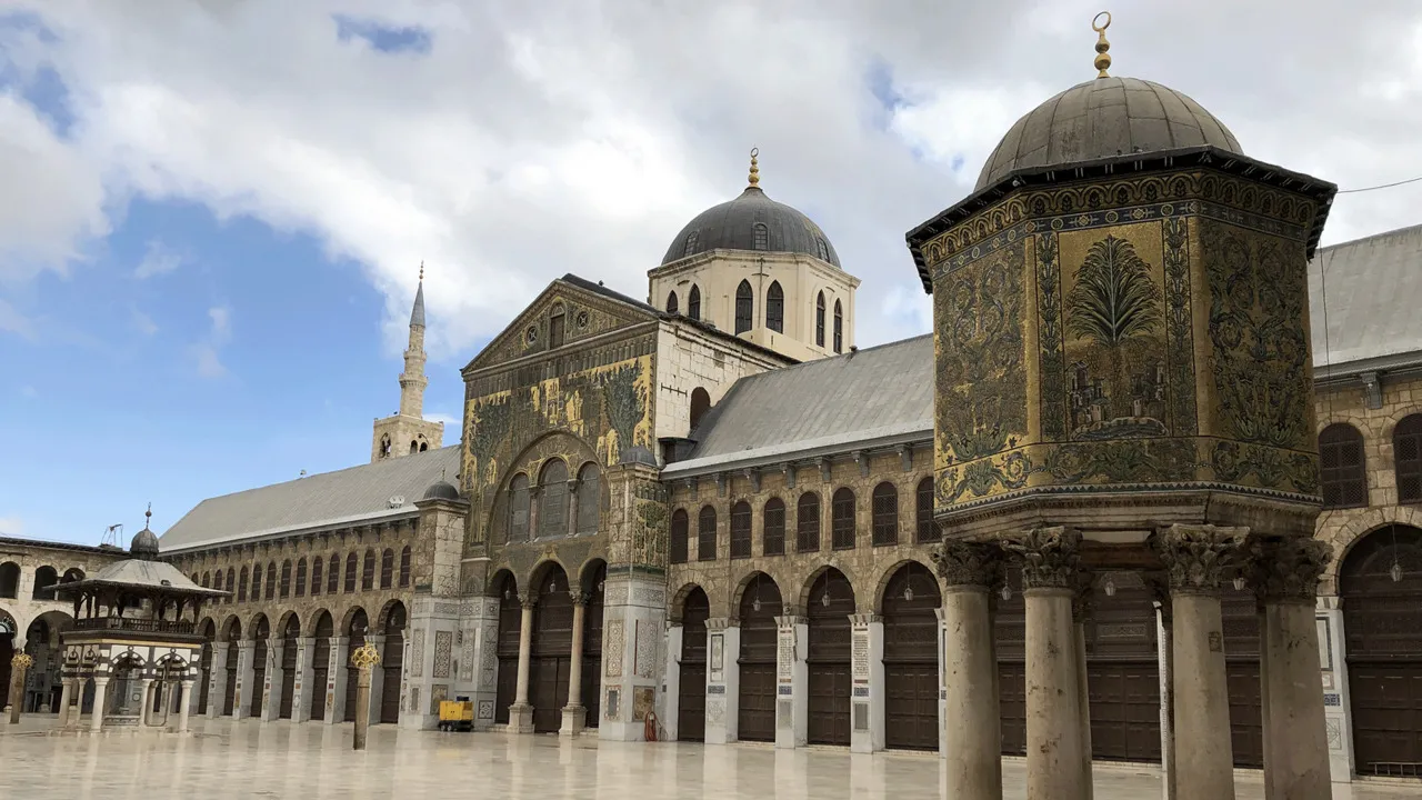 صورة حول : 25 عاماً من الأذان في الجامع الأموي.. حكاية صوت توارثه الآباء 25 عاماً من الأذان في الجامع الأموي.. حكاية صوت توارثه الآباء
