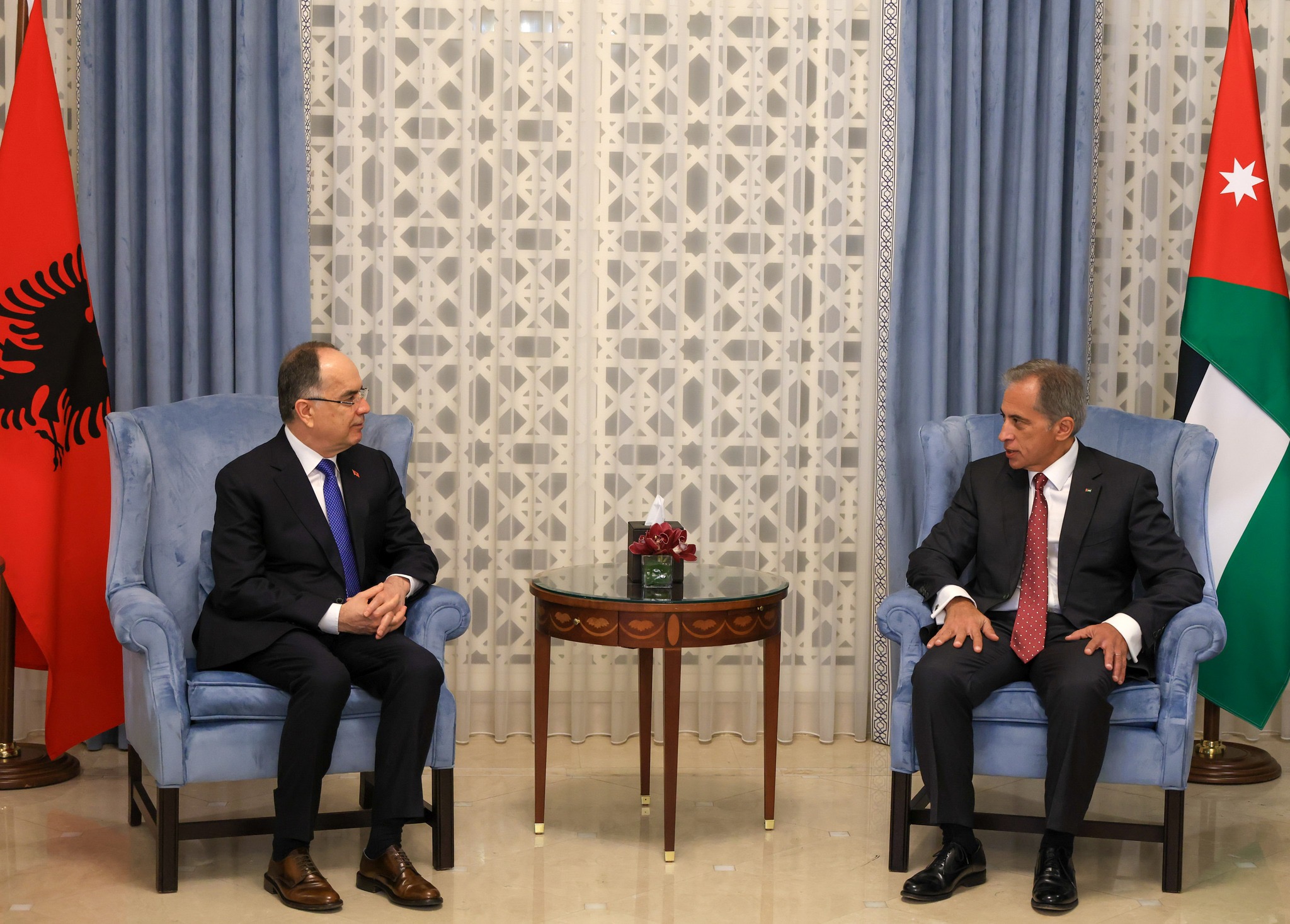 صورة حول : عاجل | جعفر حسان يستقبل الرئيس الألباني لتعزيز العلاقات الثنائية عاجل | جعفر حسان يستقبل الرئيس الألباني لتعزيز العلاقات الثنائية