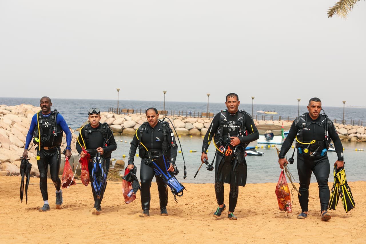 حملة مستمرة لحماية البيئة البحرية في العقبة بمشاركة الدفاع المدني