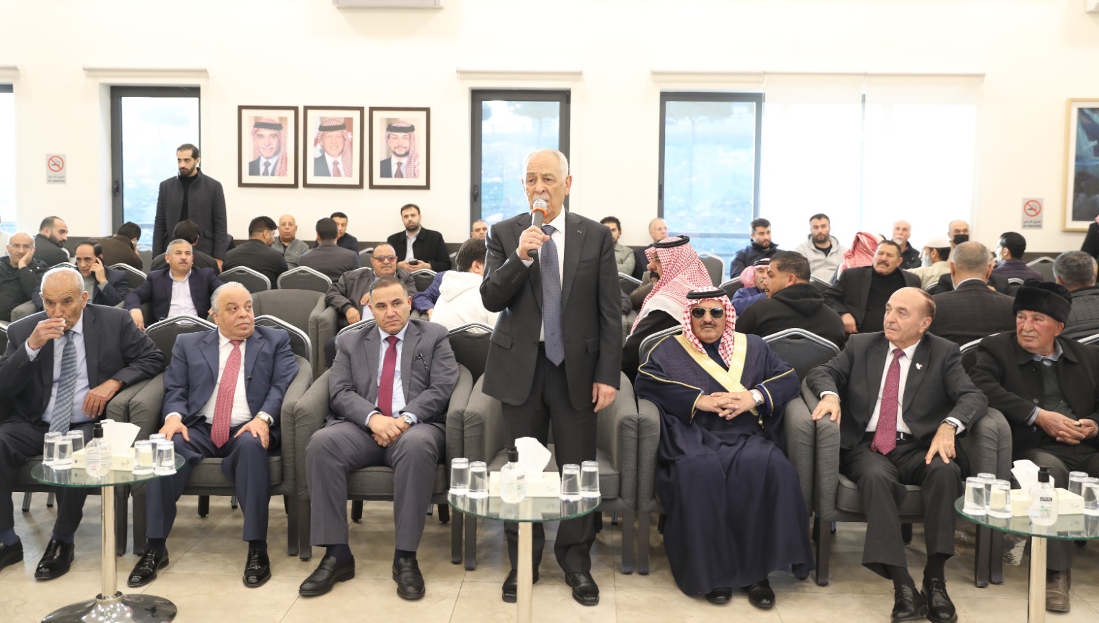 *مندوبا عن الملك وولي العهد...العيسوي يعزي عشيرة النهار/ عباد*