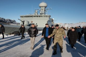 ترامب يعلن إرسال سفينة مستشفى إلى غرينلاند