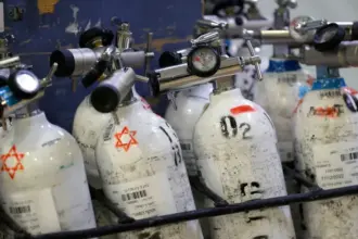 هل استنفرت إسرائيل لفحص أسطوانات الأكسجين بعد حادث خطير؟