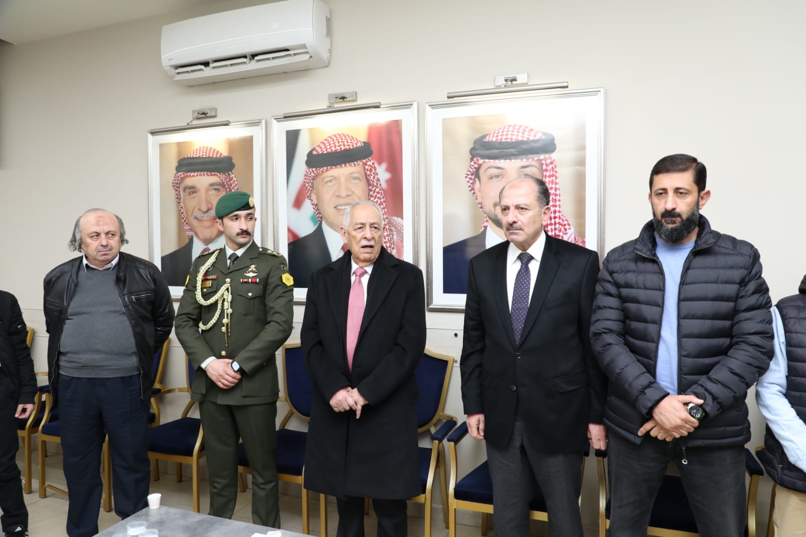 **مندوبا عن الملك وولي العهد… العيسوي يعزي عشيرتي الحويان وأبو الريش**