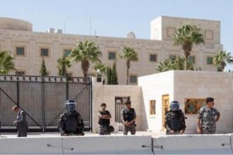 السفارة الأميركية في عمّان تطبق “البقاء في المنزل” وتحذيرات مماثلة بقطر والبحرين