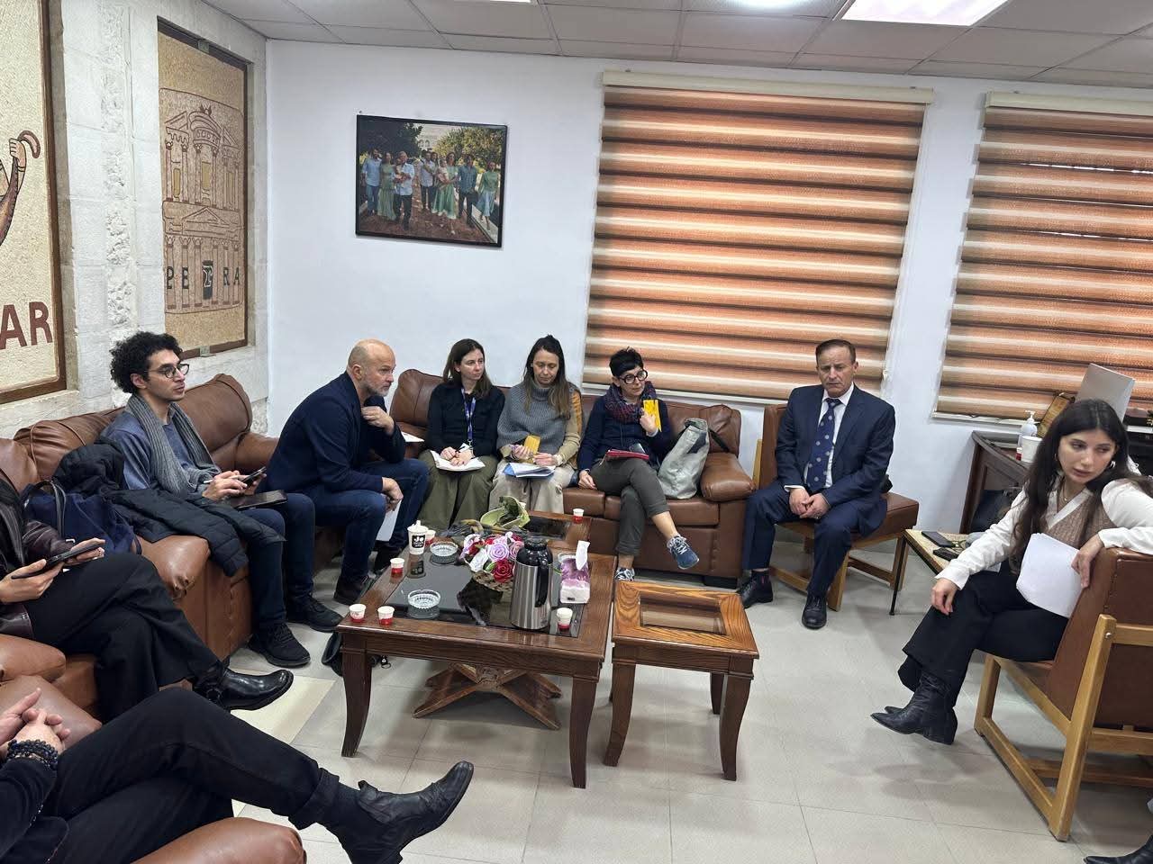 لجنة أكاديمية من جامعتي بولونيا ورافينا الإيطاليتين تزور معهد الفسيفساء