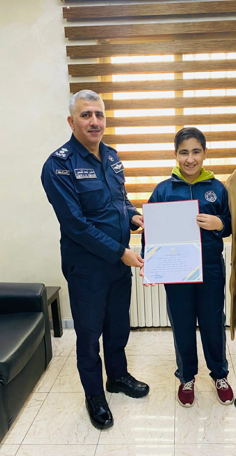 صورة حول : حين تتجسّد الأمانة في قلب طفل… راشد الشرعة نموذجٌ مشرّف من إربد حين تتجسّد الأمانة في قلب طفل… راشد الشرعة نموذجٌ مشرّف من إربد