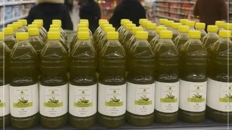صورة حول : بدء بيع الزيت التونسي بآلية الدور اليوم .. وضبط للازدحام وتأخير بالتوريد بدء بيع الزيت التونسي بآلية الدور اليوم .. وضبط للازدحام وتأخير بالتوريد