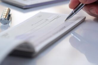 الشيكات المرتجعة في الأردن تهبط إلى 65.9 مليون دينار الشهر الماضي