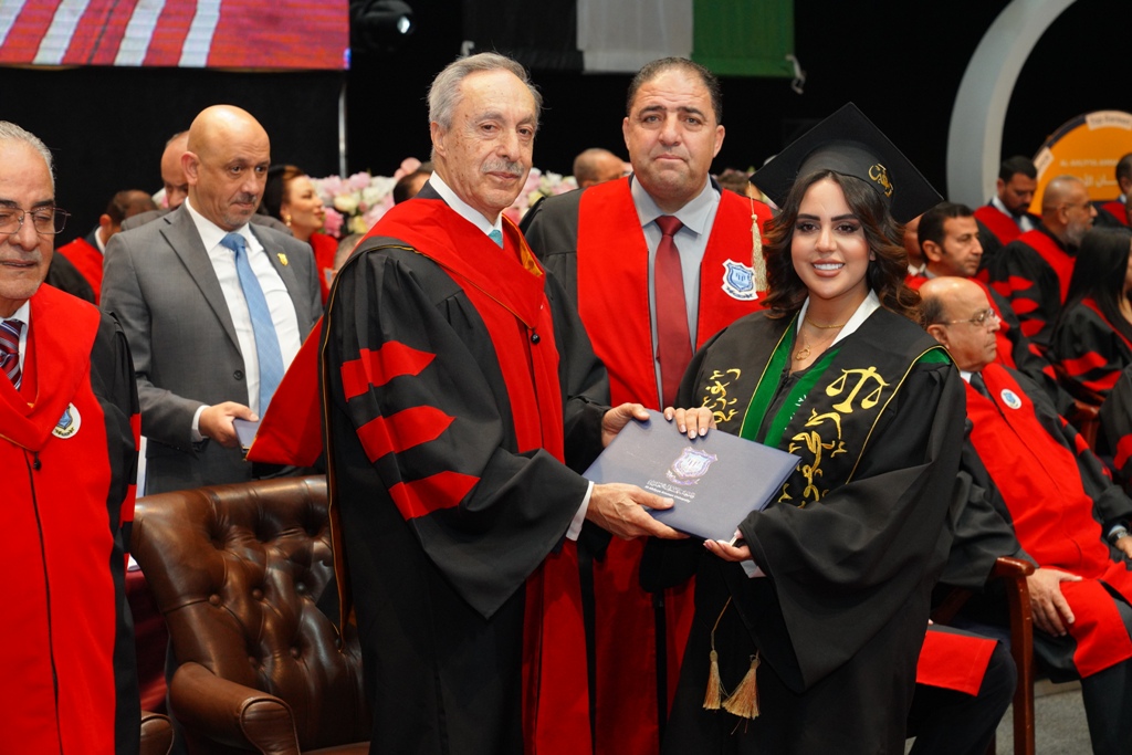 بالصور ... دولة الكباريتي يرعى اليوم الأول لإحتفال عمان الأهلية بتخريج طلبتها للفصل الأول من الفوج 33