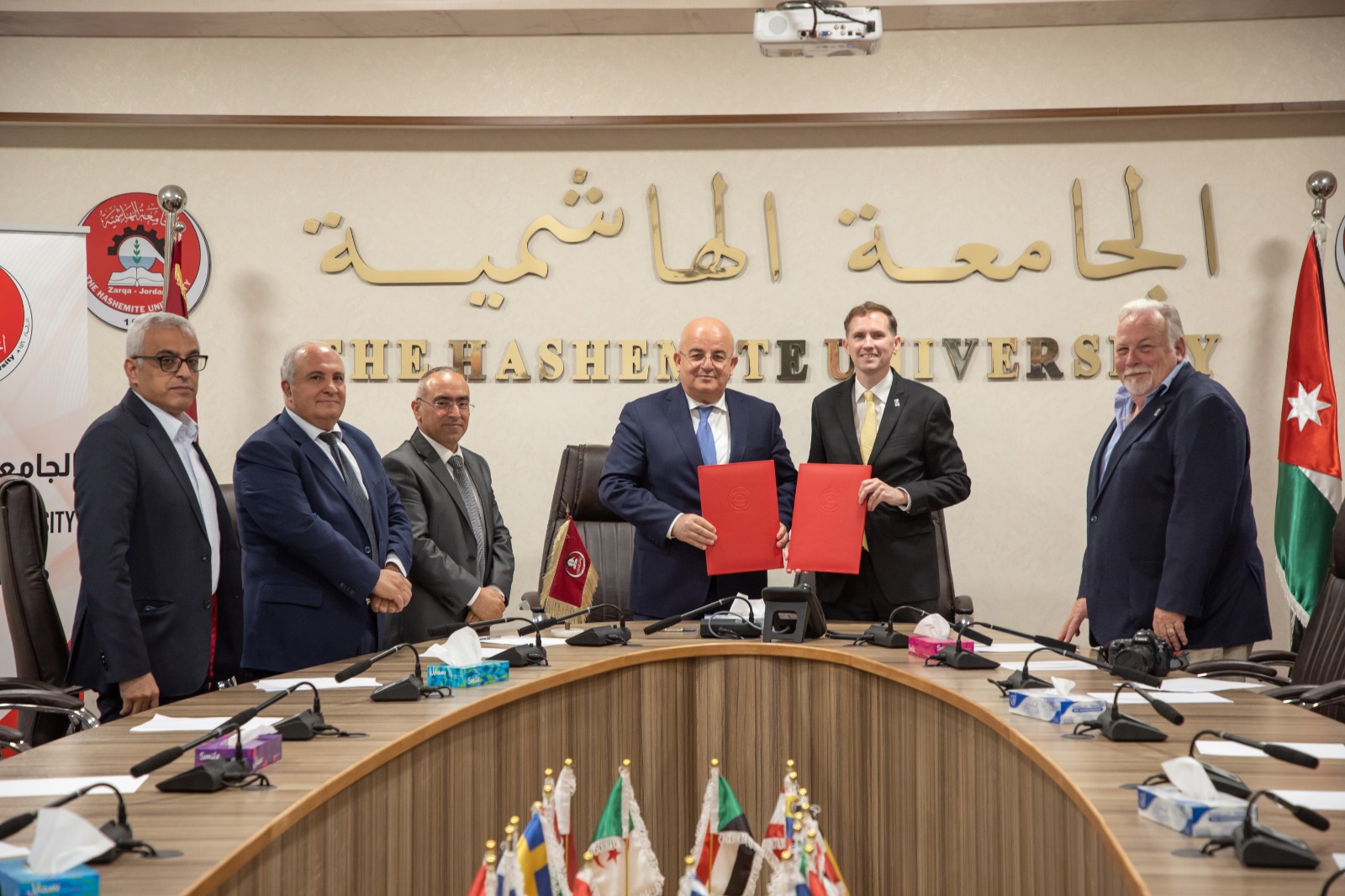 صورة حول : شراكة بين الجامعة الهاشمية والمركز الأمريكي للأبحاث ACOR لتطوير السياحة الثقافية المستدامة في الأزرق شراكة بين الجامعة الهاشمية والمركز الأمريكي للأبحاث ACOR لتطوير السياحة الثقافية المستدامة في الأزرق