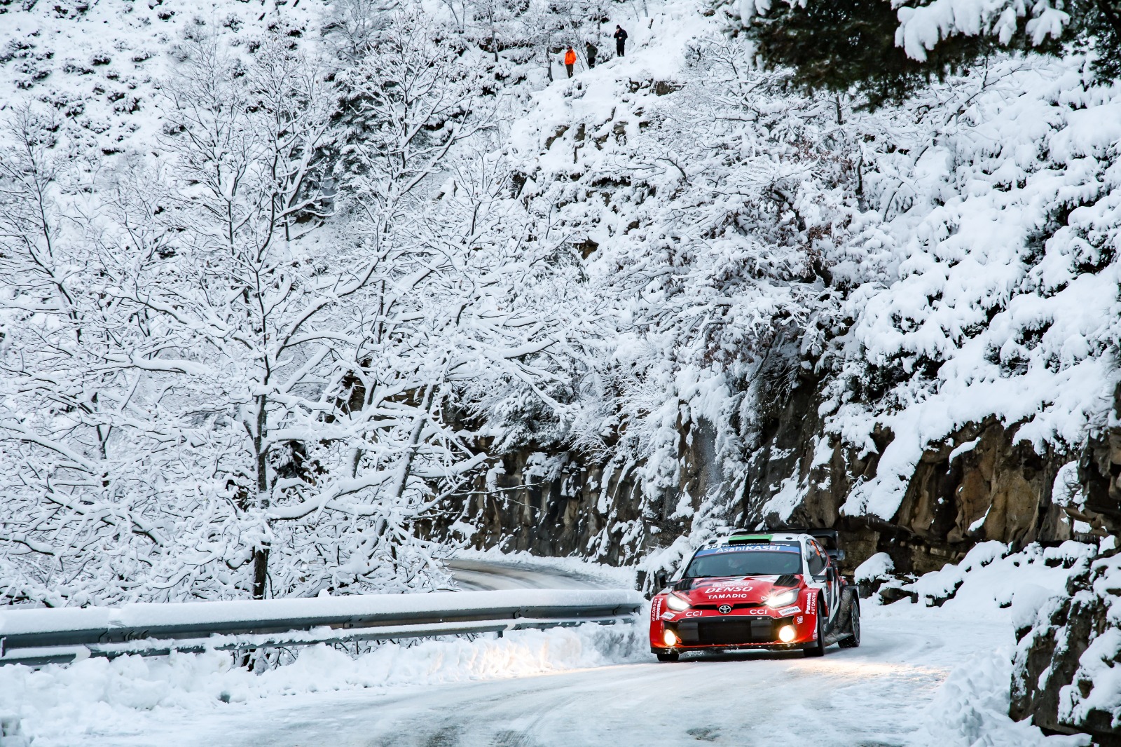 فريق تويوتا جازو للسباقات يحصد فوزًا تاريخيًاباحتلال المراكز الثلاثة الأولى في رالي مونتي كارلو