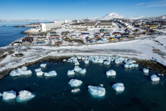 الملك الدنماركي يبدأ زيارة رسمية لغرينلاند