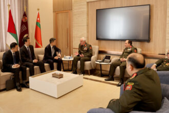الحنيطي يؤكد تعزيز التعاون الدفاعي مع نورينكو