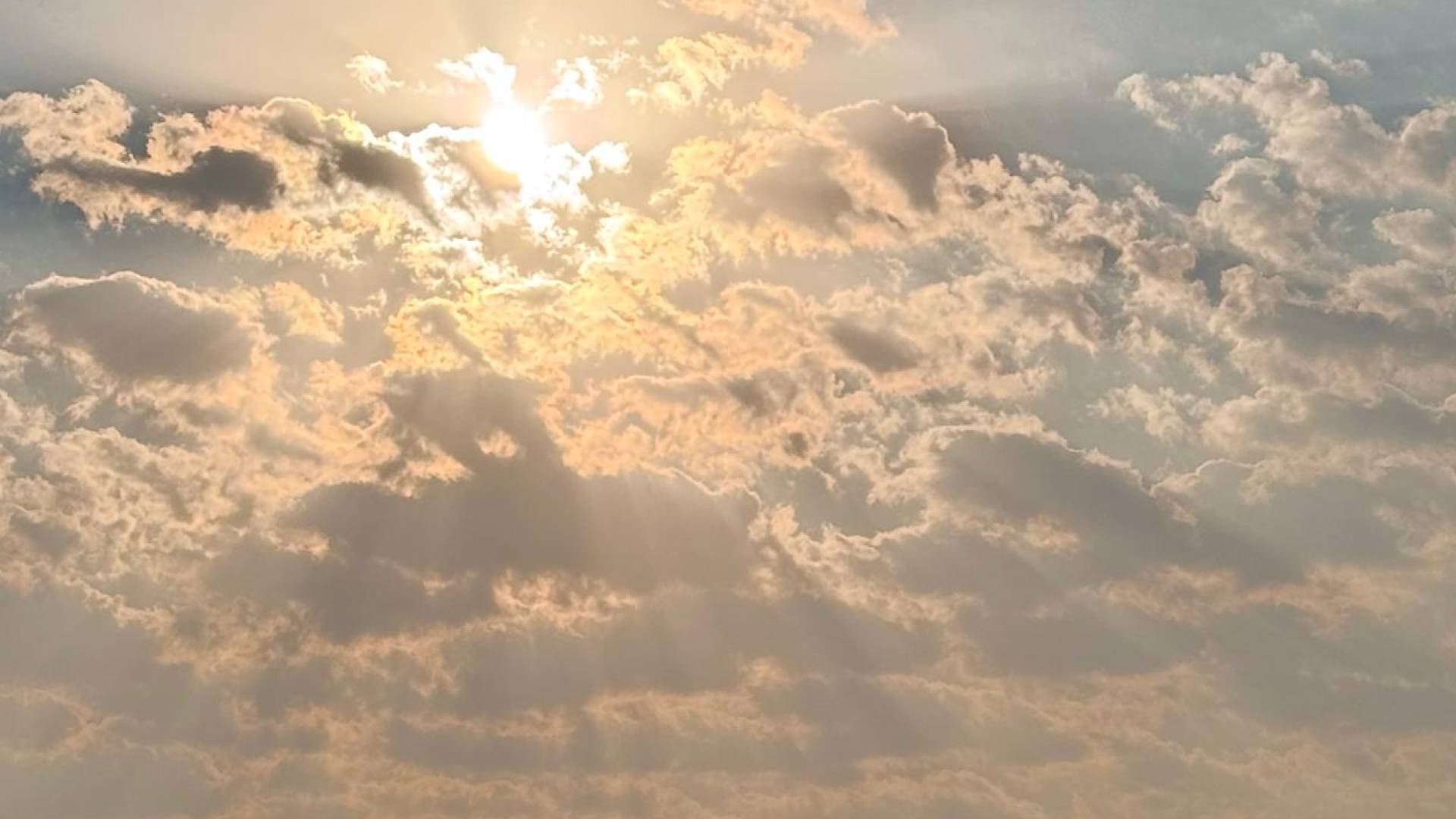 طقس بارد اليوم وارتفاع ملموس الخميس