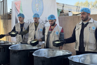 تواصل الحملة الأردنية توزيع المساعدات في غزة