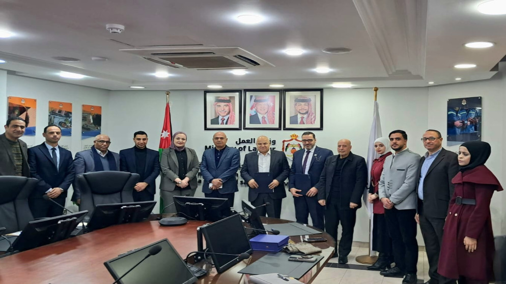 وزارة العمل توقع اتفاقية لتشغيل 100 أردني في معان