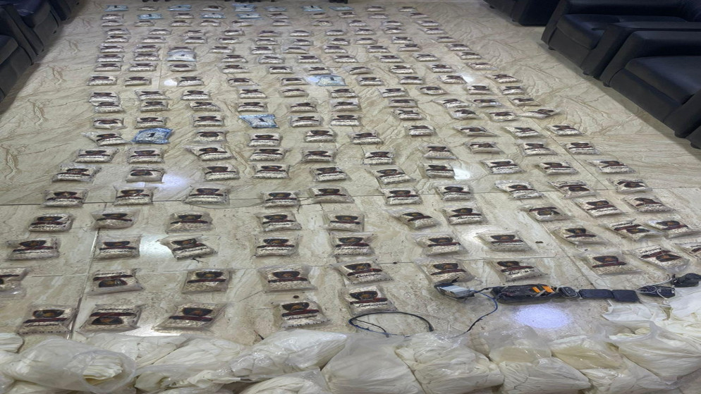 صورة حول : المنطقة العسكرية الشرقية تحبط تهريب مخدرات بالبالونات المنطقة العسكرية الشرقية تحبط تهريب مخدرات بالبالونات