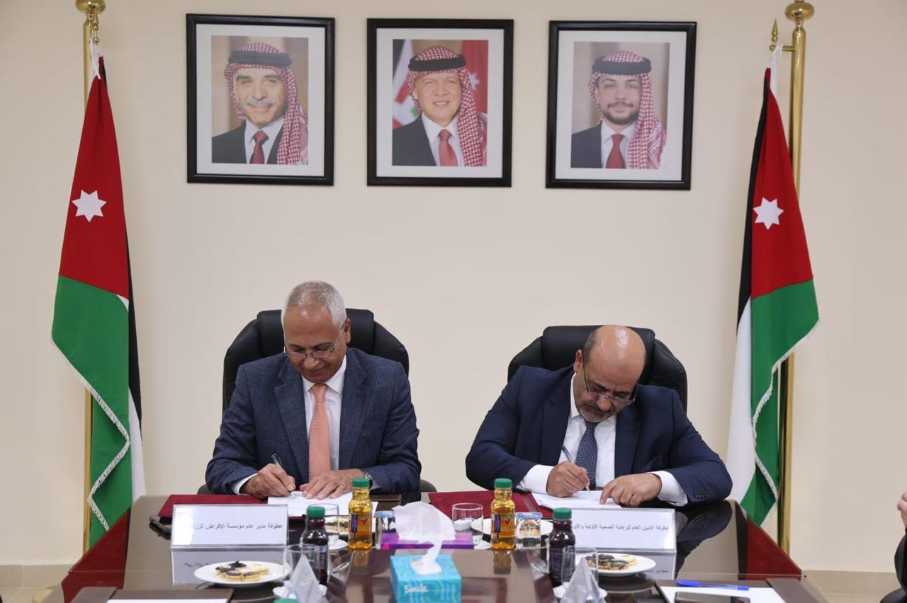 صورة حول : وزارة الصحة ومؤسسة الإقراض الزراعي توقعان اتفاقية تمويل مشروع القرى الصحية بمليون دينار وزارة الصحة ومؤسسة الإقراض الزراعي توقعان اتفاقية تمويل مشروع القرى الصحية بمليون دينار