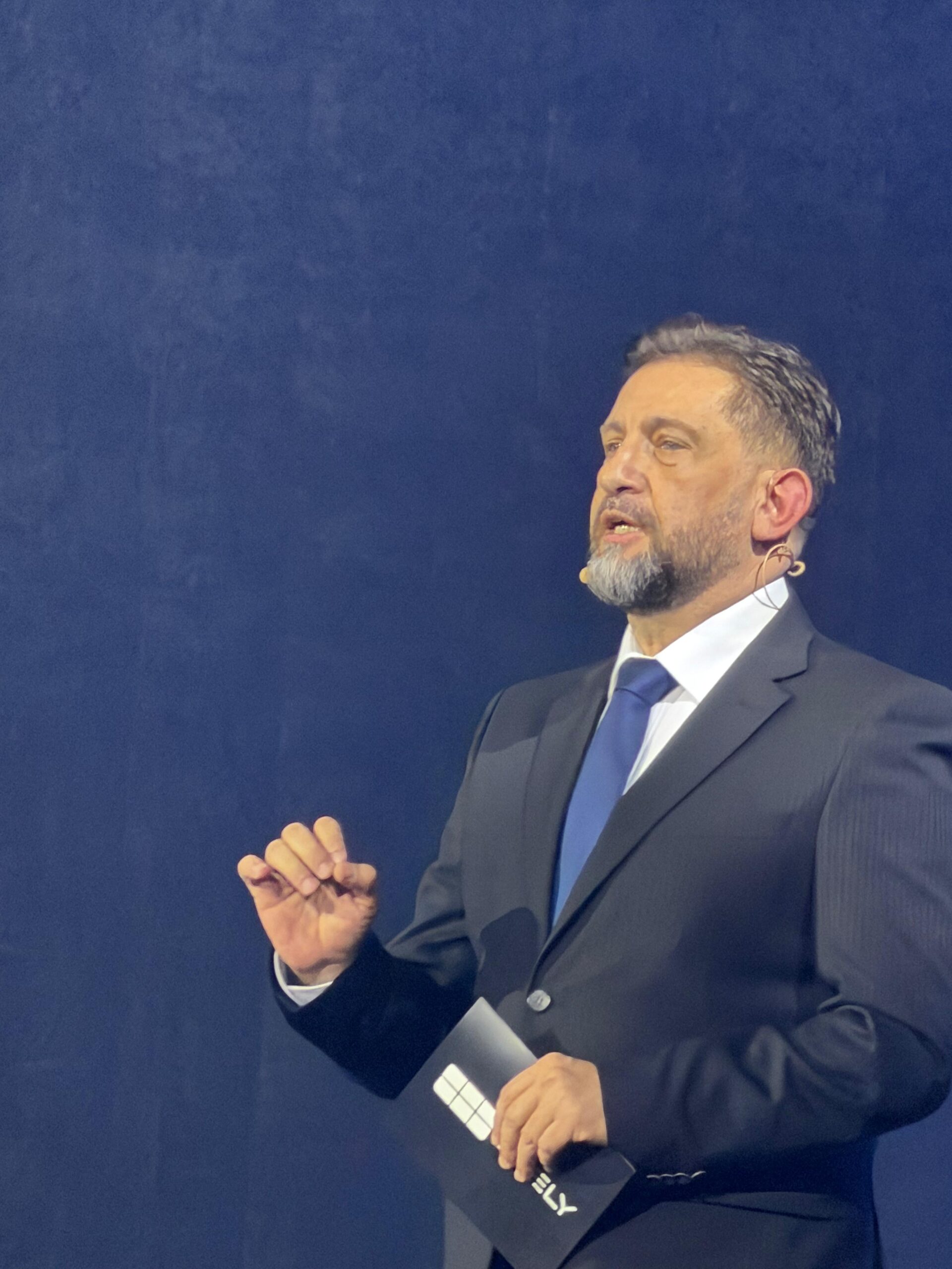 بالفيديو والصور .. جيلي EX2مصمّمة لعصر جديد من التنقّل الحضري