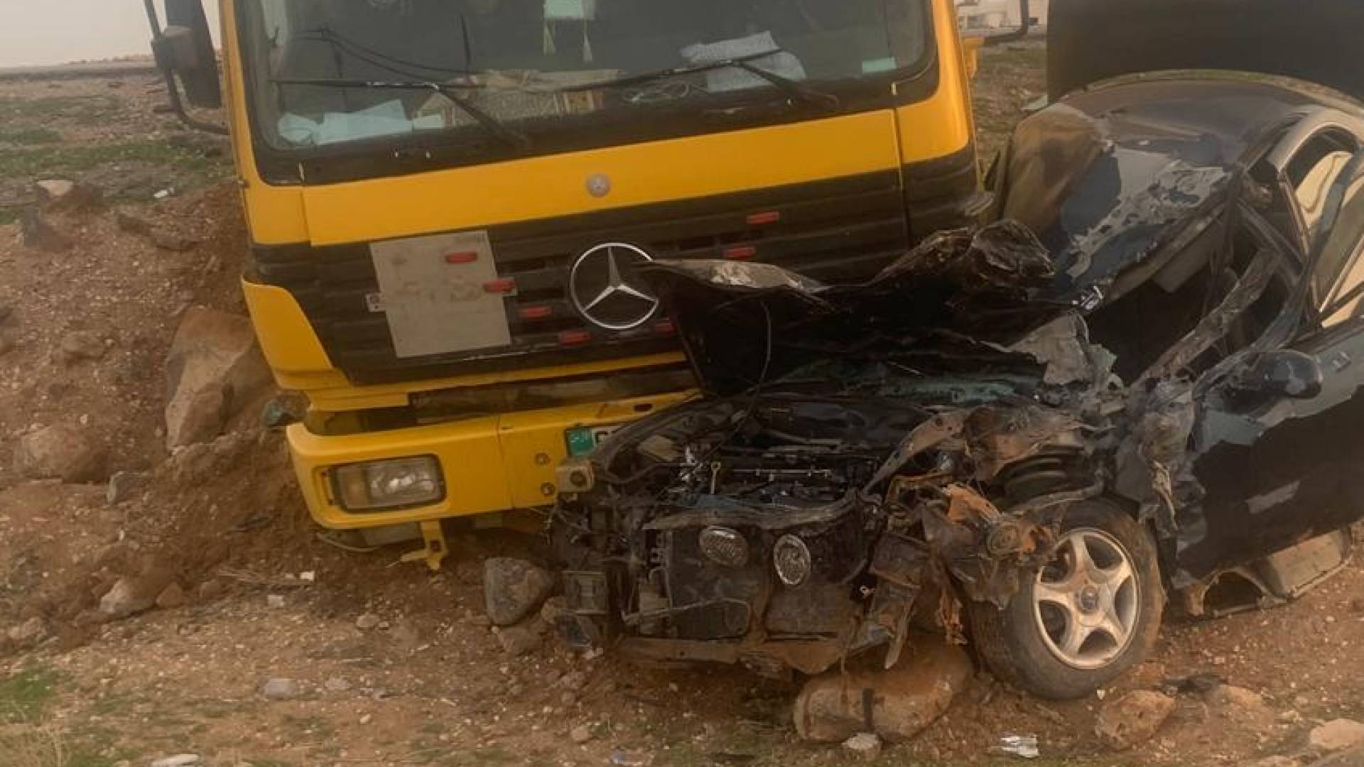 وفاة شخص إثر تصادم شاحنة ومركبة صغيرة في المفرق