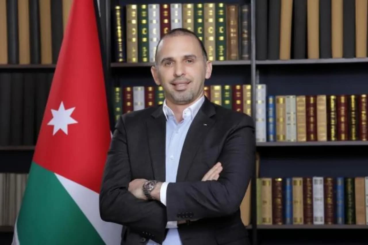 صورة حول : الكرسي والمسؤول من يصنع من..! الكرسي والمسؤول من يصنع من..!