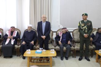 *مندوبا عن الملك وولي العهد… العيسوي يعزي عشيرة العمرو*