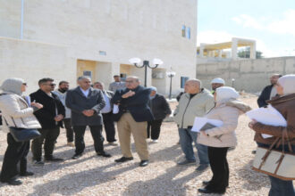 وزير الأشغال يتفقد سير الأعمال في مشروع توسعة مستشفى الإيمان الحكومي