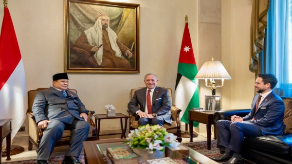 صورة حول : الملك يثمّن دور إندونيسيا في دعم السلام وحماية الفلسطينيين في غزة الملك يثمّن دور إندونيسيا في دعم السلام وحماية الفلسطينيين في غزة