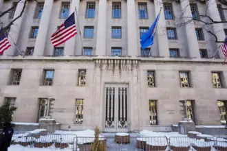 العدل الأميركية تعتقل طياراً درّب صينيين سراً