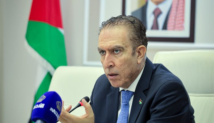 صورة حول : الطراونة يسأل الحكومة عن تحويل معهد الإدارة الطراونة يسأل الحكومة عن تحويل معهد الإدارة