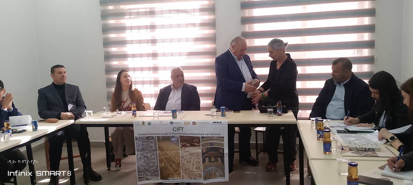 لجنة أكاديمية من جامعتي بولونيا ورافينا الإيطاليتين تزور معهد الفسيفساء