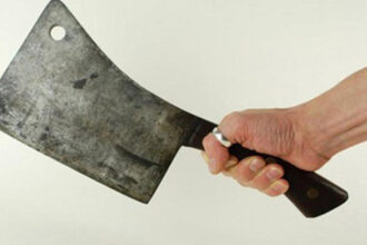 عاجل | الحبس 3 سنوات لشقيقين هاجما منزل جارتهم بـ"سيف وساطور"في عمان