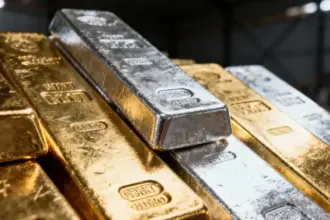 ارتفاع طفيف للذهب والفضة مع تراجع العوائد