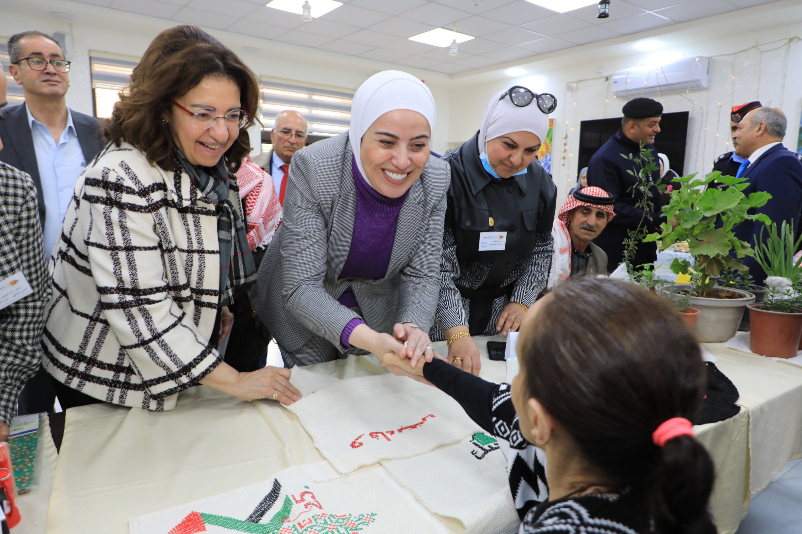 جمعية الأسرة البيضاء تحتفل بمناسبة عيد ميلاد جلالة الملك برعاية بني مصطفى