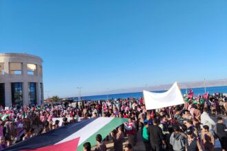 بالصور .. العقبة: مسيرة وطنية حاشدة بمناسبة عيد ميلاد الملك