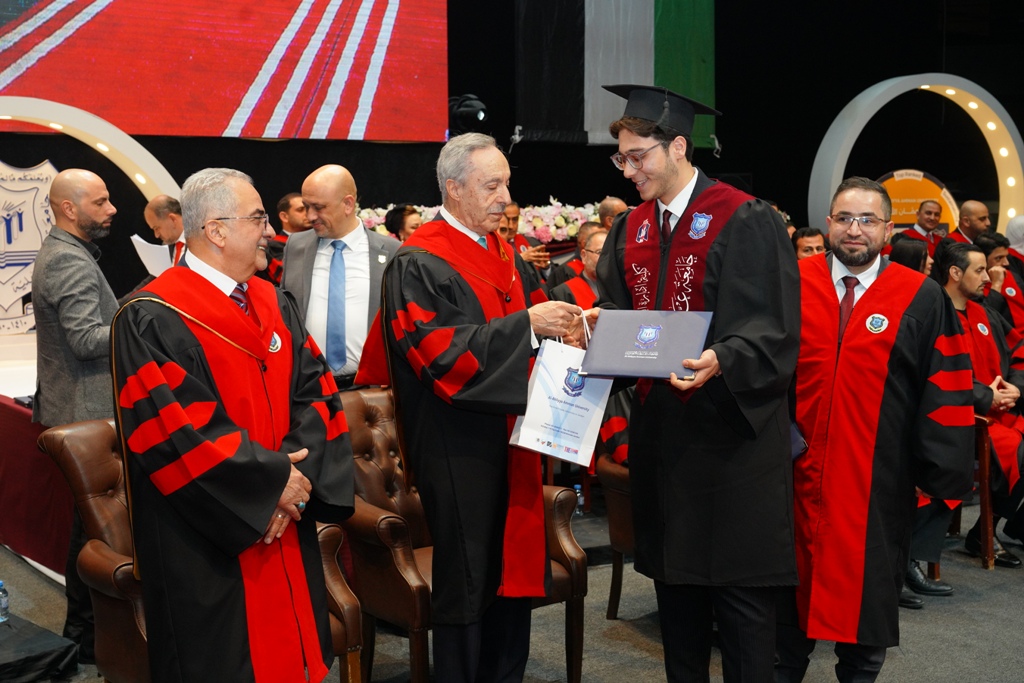 بالصور ... دولة الكباريتي يرعى اليوم الأول لإحتفال عمان الأهلية بتخريج طلبتها للفصل الأول من الفوج 33