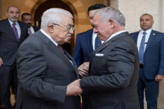 عاجل | الملك يستقبل عباس ويؤكد رفض الإجراءات الإسرائيلية في الضفة الغربية