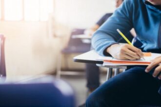 عاجل | التعليم العالي تبحث إلغاء امتحان الشهادة الجامعية المتوسطة "الشامل "