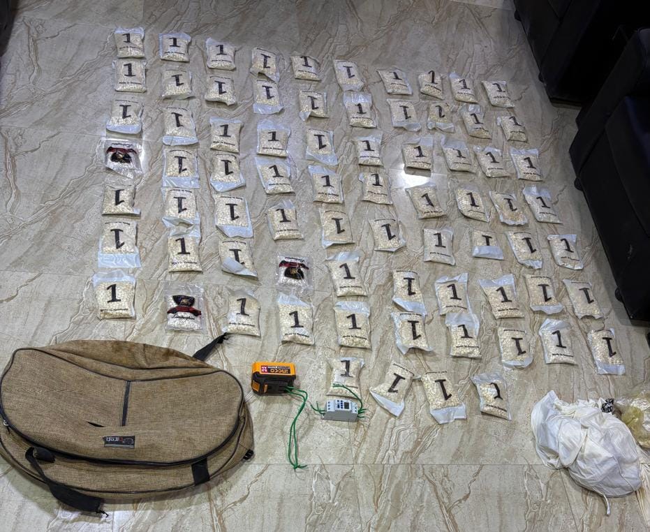 صورة حول : عاجل | الجيش يحبط محاولة تهريب مواد مخدرة بواسطة بالونات عاجل | الجيش يحبط محاولة تهريب مواد مخدرة بواسطة بالونات