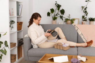 خلع الحذاء عند الباب… إجراء بسيط يقي من أمراض خطيرة