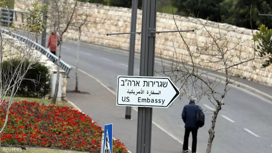 السفارة الأميركية تحذر موظفيها وأسرهم من البقاء في إسرائيل