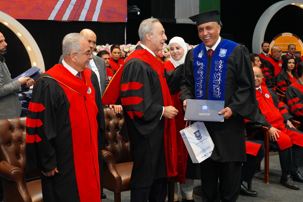 بالصور ... دولة الكباريتي يرعى اليوم الأول لإحتفال عمان الأهلية بتخريج طلبتها للفصل الأول من الفوج 33