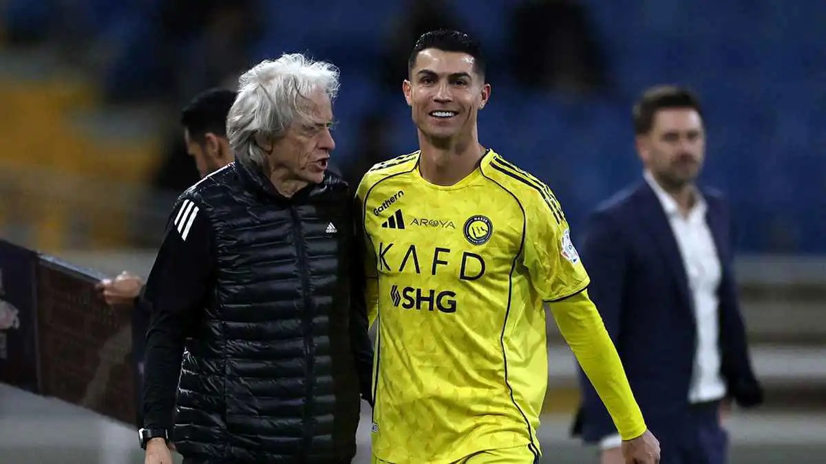 جيسوس يربط مستقبله في النصر ببقاء رونالدو