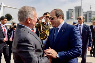 عاجل | الملك والسيسي يؤكدان على استقرار المنطقة وحماية الفلسطينيين