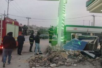 مركبة تصطدم بصراف للبنك الإسلامي في إربد